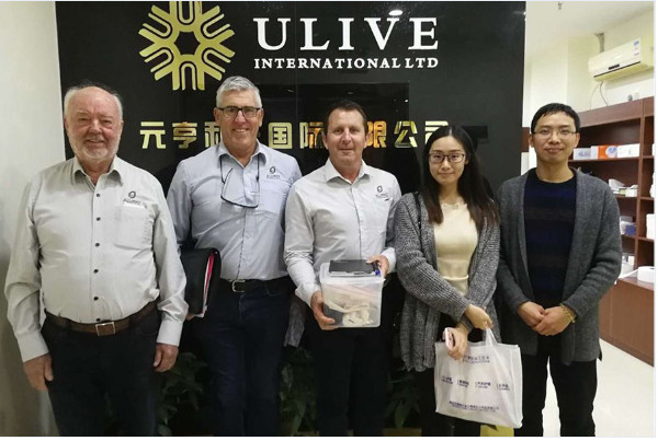 Echipa de management al fabricii de h&acirc;rtie Ulive cu clienți globali